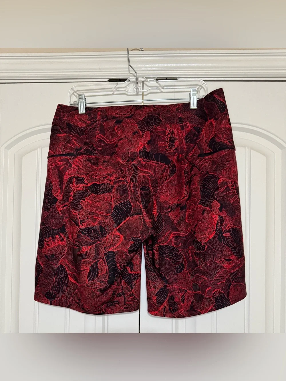 Lululemon Current State Board Swim Short 10” in Spicy Red/Black Size 33